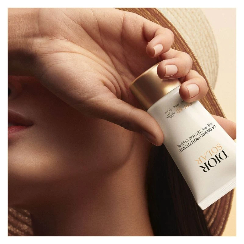 DIOR SOLAR LA CREMA PROTETTIVA PER IL VISO SPF 50 - Crema Solare Per Il Viso – Protezione Elevata 2 DIOR SOLAR LA CREMA PROTETTIVA PER IL VISO SPF 50 - Crema Solare Per Il Viso – Protezione Elevata - immagine 2